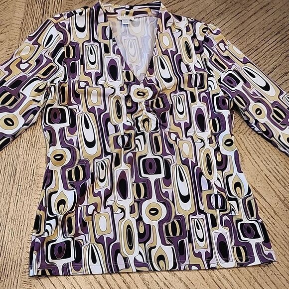 V Neck multi-colored pattern top size M stretchy - Picture 1 of 7